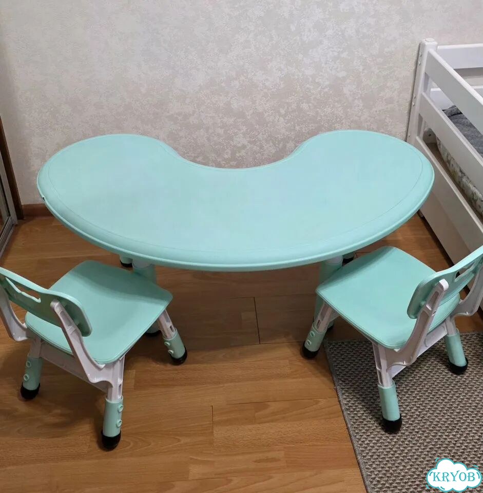 Детский стол и 2 стула фото 1