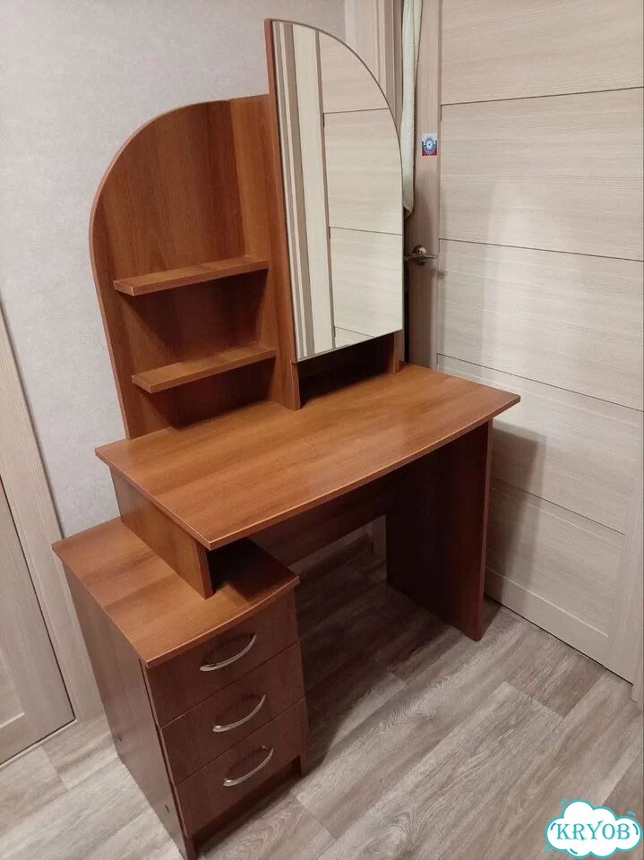 Туалетный столик с зеркалом фото 1