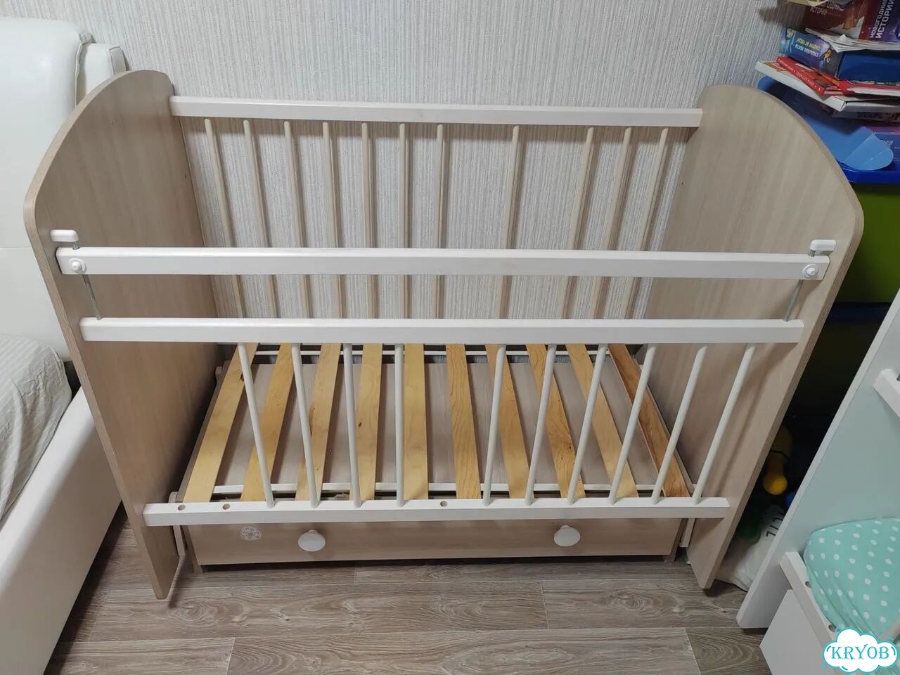 Детская кроватка с маятником и ящиком фото 2