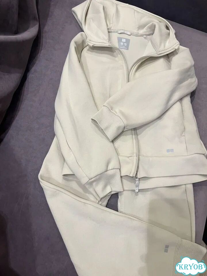 Uniqlo костюм для девочки фото 1