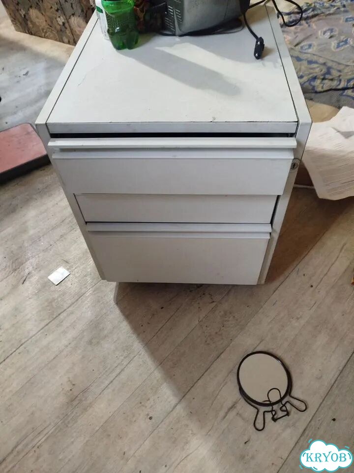 Тумбочка бу фото 1