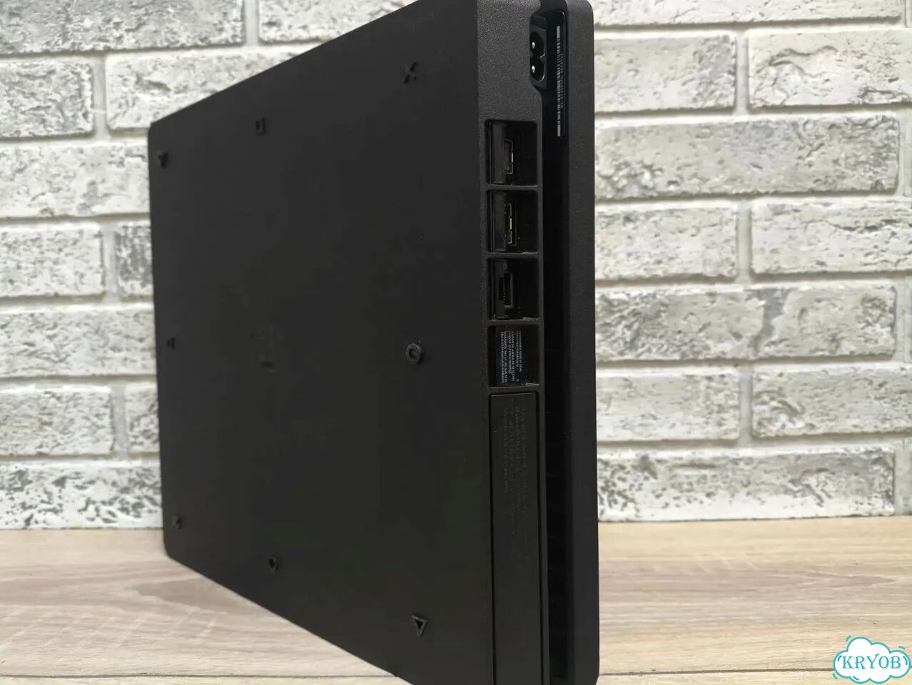 Sony Playstation 4 slim 1TB 2 геймпада фото 4