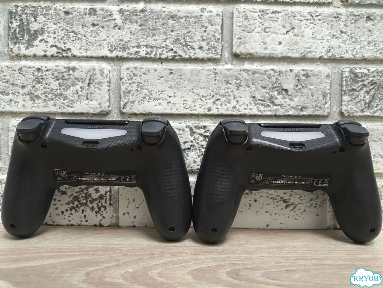 Sony Playstation 4 slim 1TB 2 геймпада фото 6