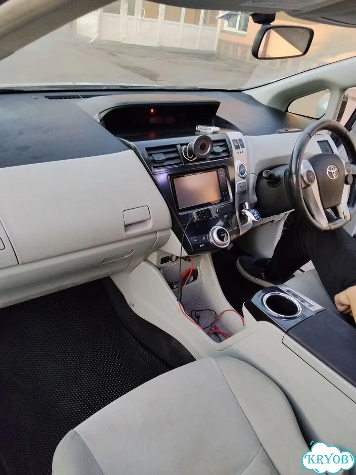 Toyota Prius Alpha 1.8 CVT, 2012, 230 000 км фото 4