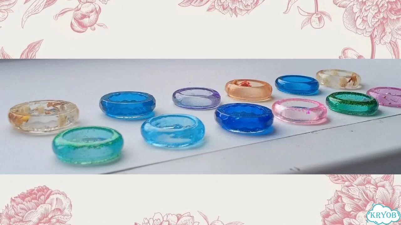 Украшения из эпоксидной смолы, бисера и букеты фото 7