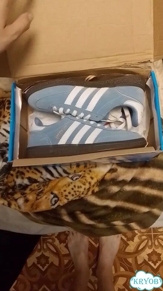 Женские кроссовки Adidas фото 1