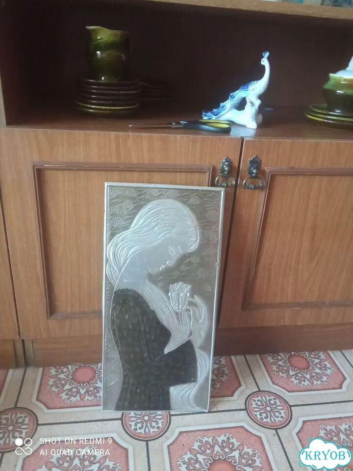 Чеканка девушка с цветком фото 1