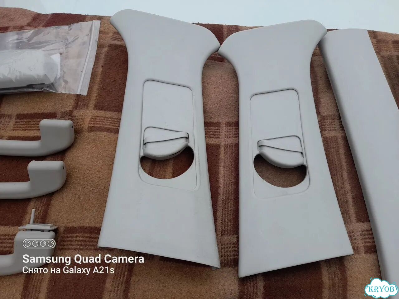 Обивка стоек авто, ручки салонные фото 5