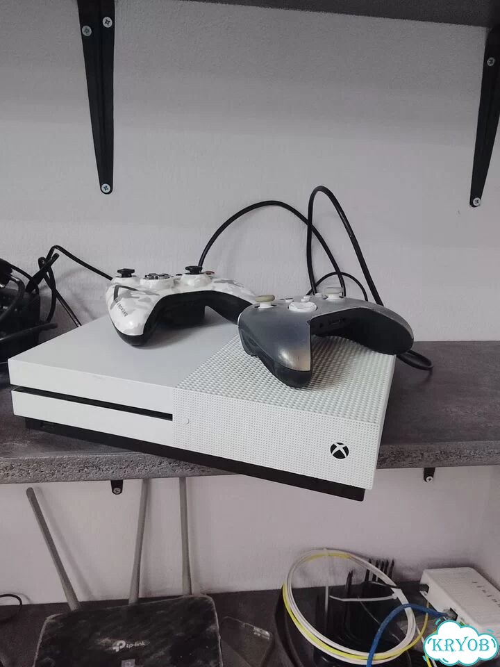 Xbox one s 1tb с играми и 2 геймпадами фото 2