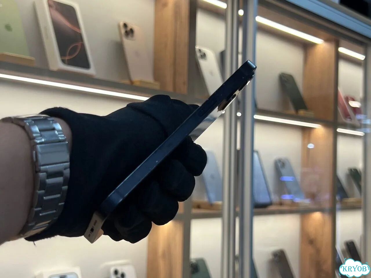 iPhone 13, 256 ГБ, SIM + eSIM фото 3