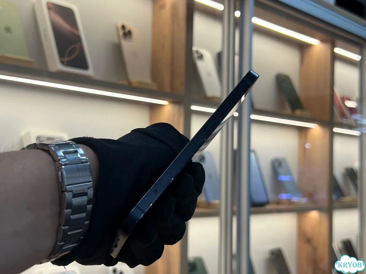 iPhone 13, 256 ГБ, SIM + eSIM фото 4