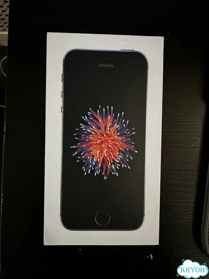 Коробка от iPhone SE фото 1