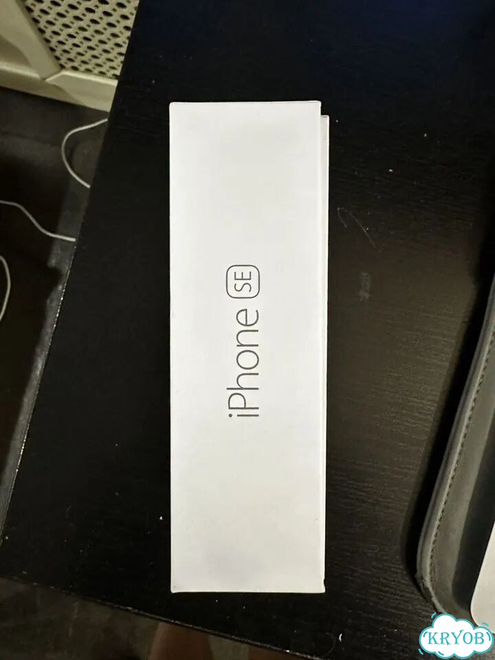 Коробка от iPhone SE фото 3