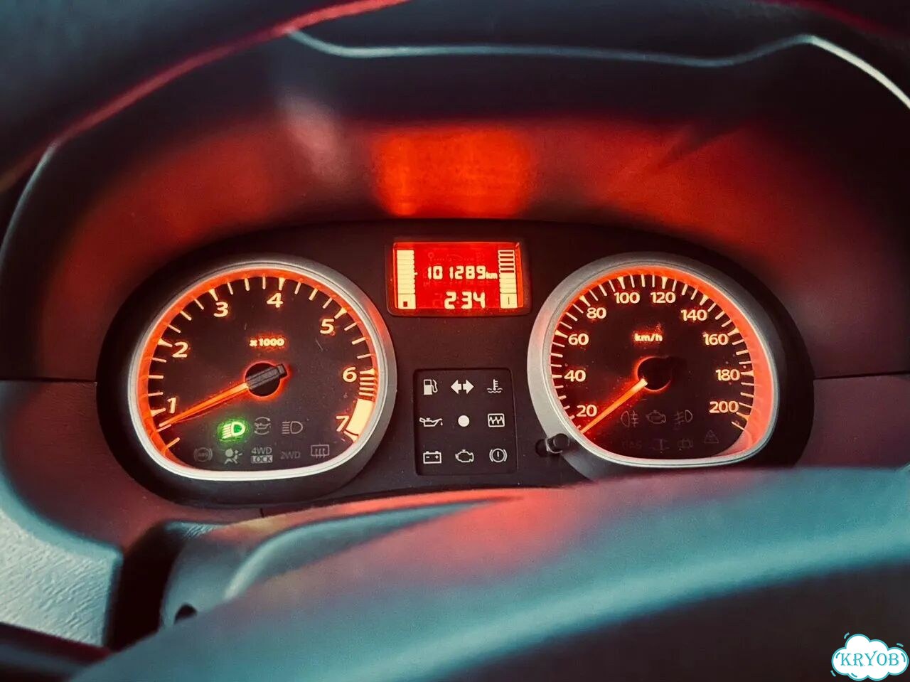 Renault Duster 1.6 MT, 2014, битый, 101 289 км фото 10