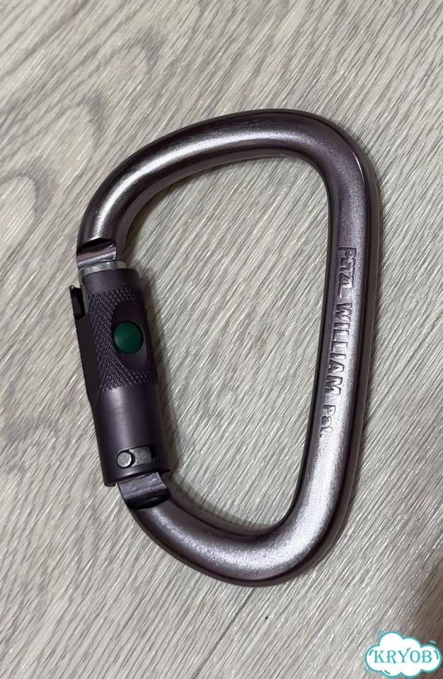 Карабин Petzl фото 1