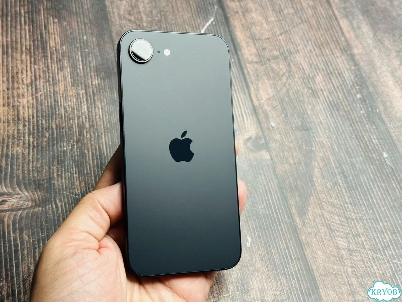 iPhone 16e, 128 ГБ, SIM + eSIM фото 1