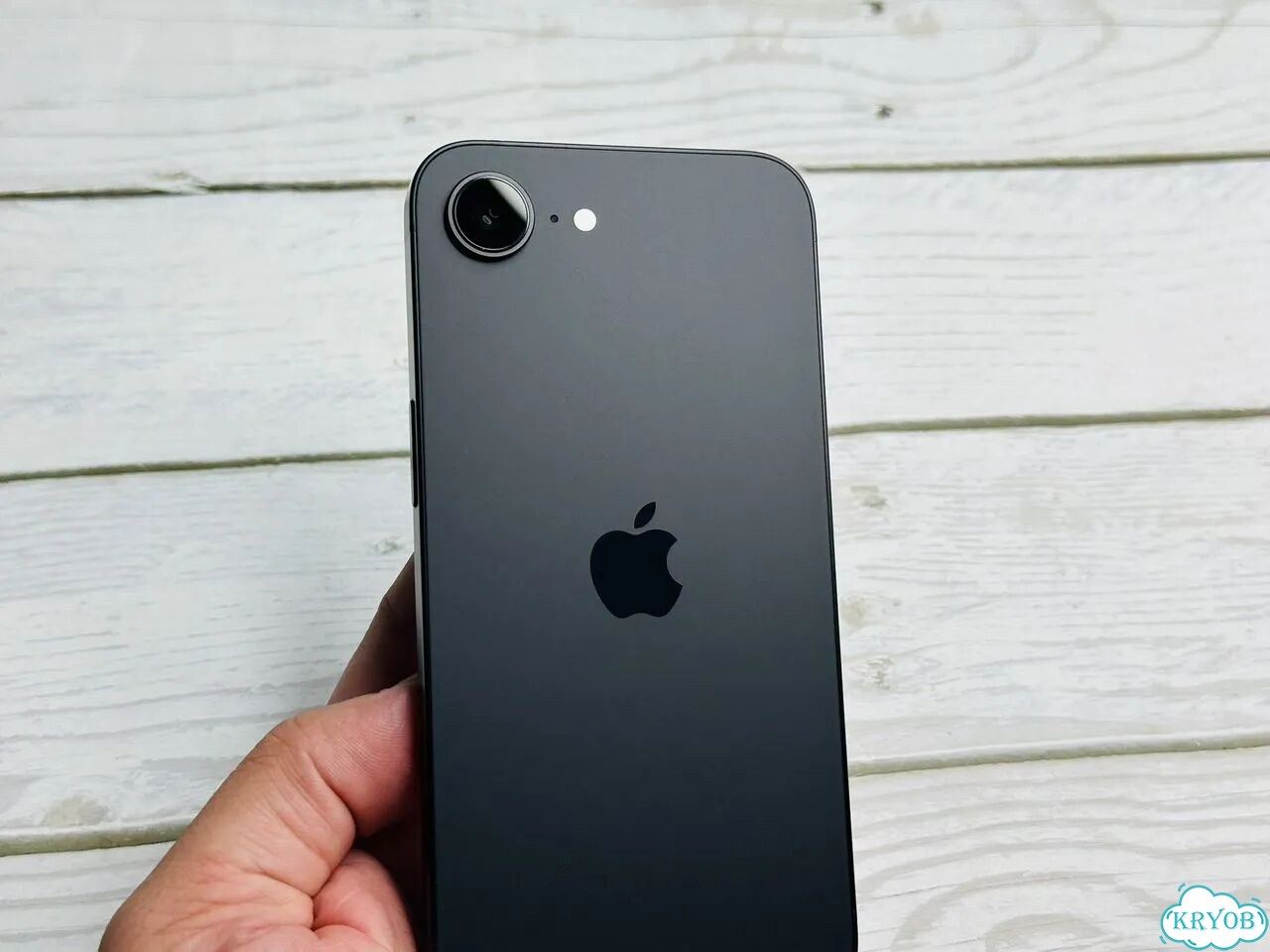 iPhone 16e, 128 ГБ, SIM + eSIM фото 1