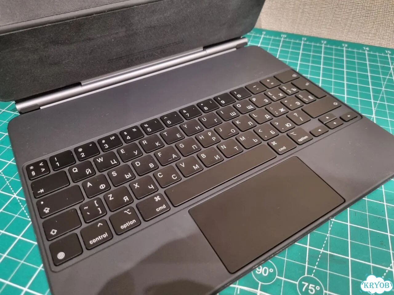 Apple magic keyboard 12.9 фото 2