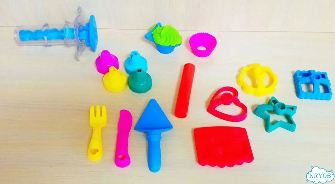 Игровой набор Play-Doh «Фабрика пирожных» фото 2