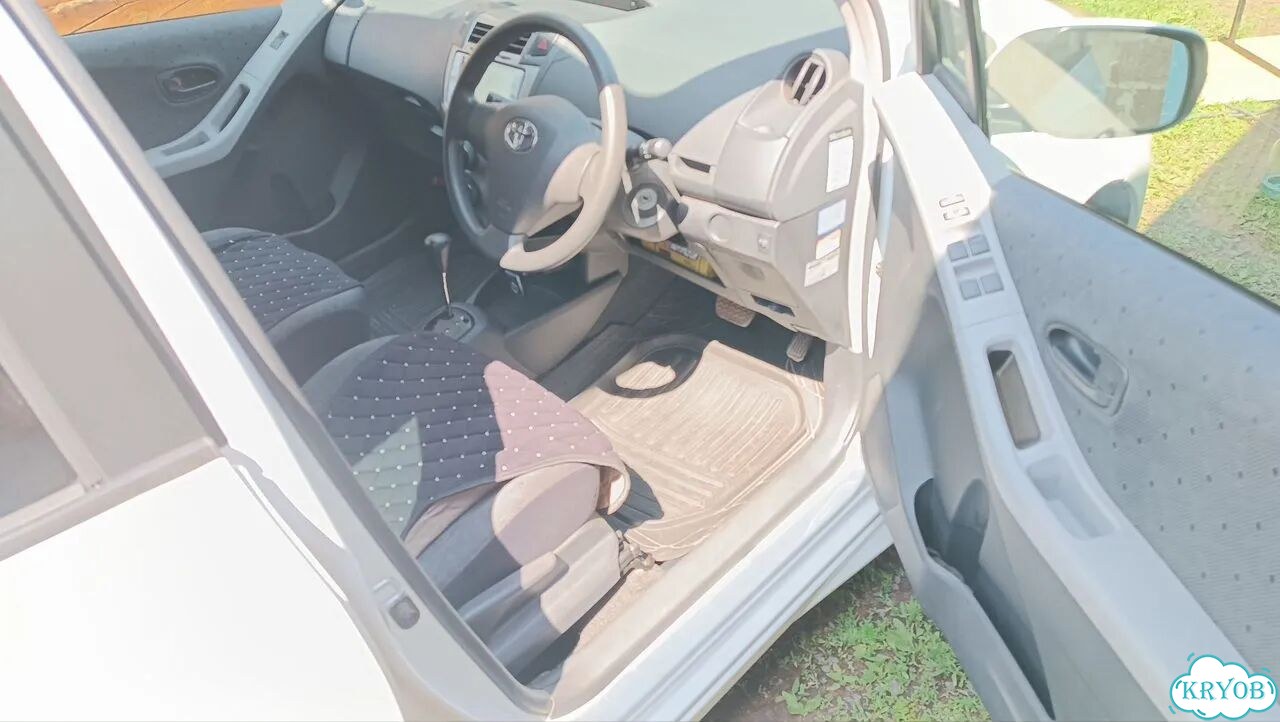 Toyota Vitz 1.0 CVT, 2010, 205 000 км фото 8