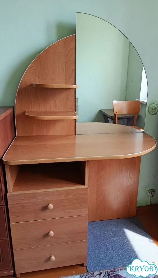 Туалетный столик с зеркалом фото 1