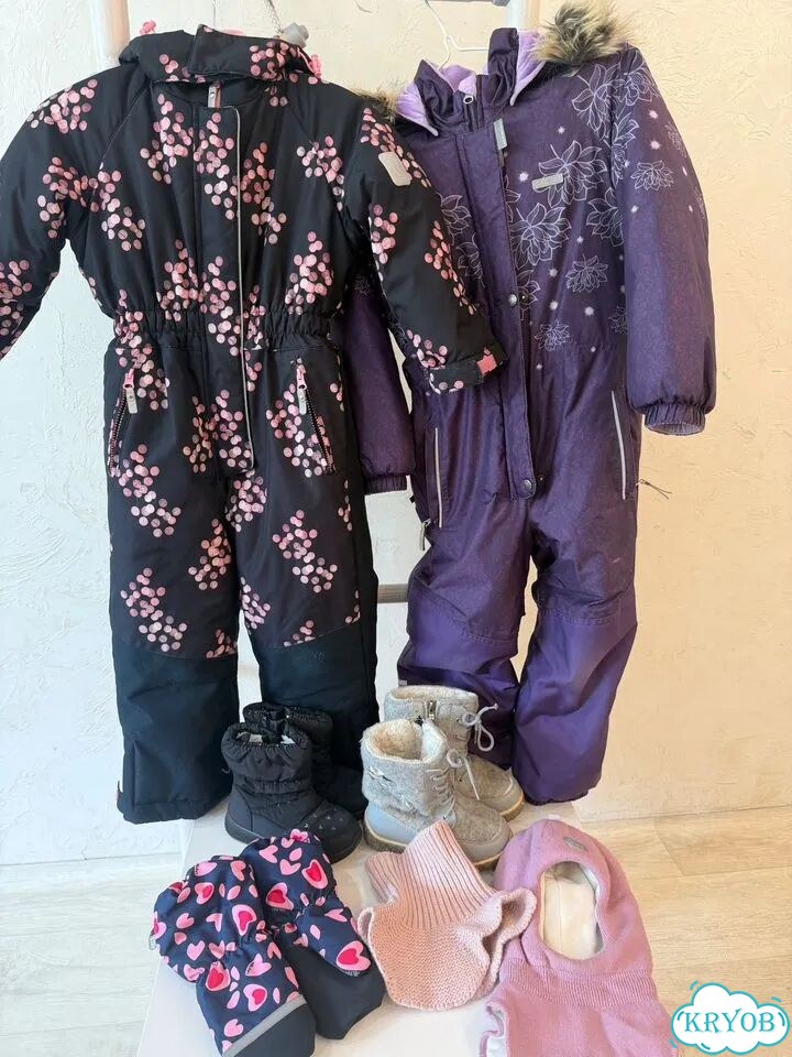 2 комбеза,2 пары обуви, манишка, варежки, шапка фото 1