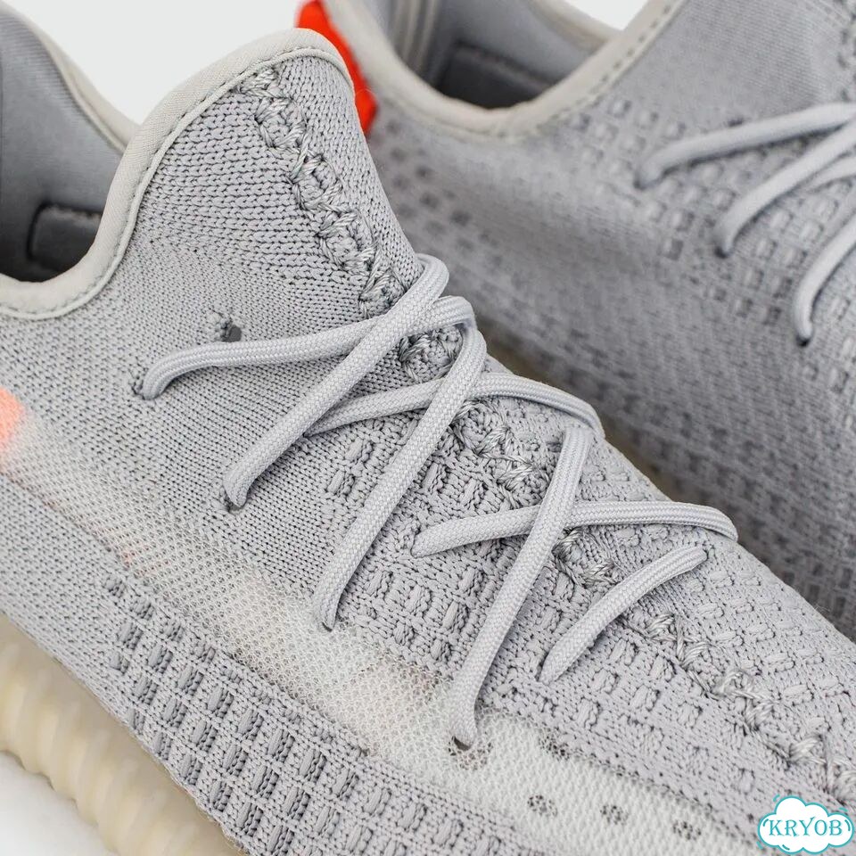 Кроссовки Adidas Yeezy 350 boost v2 Tail Light фото 5