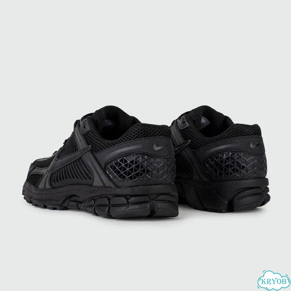 Кроссовки Nike Zoom Vomero 5 Triple Black фото 3