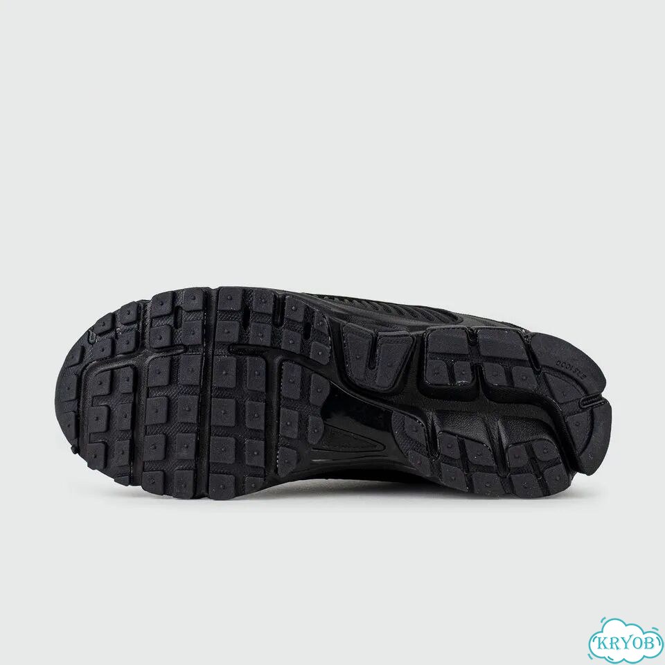 Кроссовки Nike Zoom Vomero 5 Triple Black фото 4