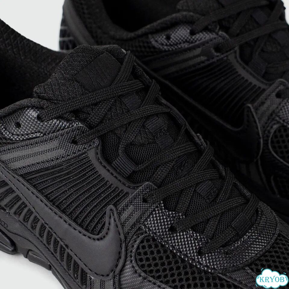 Кроссовки Nike Zoom Vomero 5 Triple Black фото 5