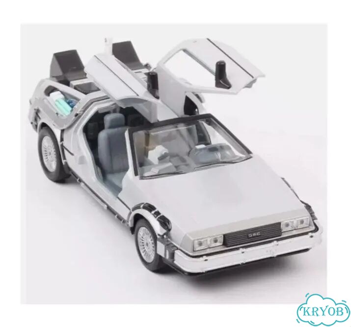 Модель DeLorean Welly 1:24 Назад в будущее новая фото 6