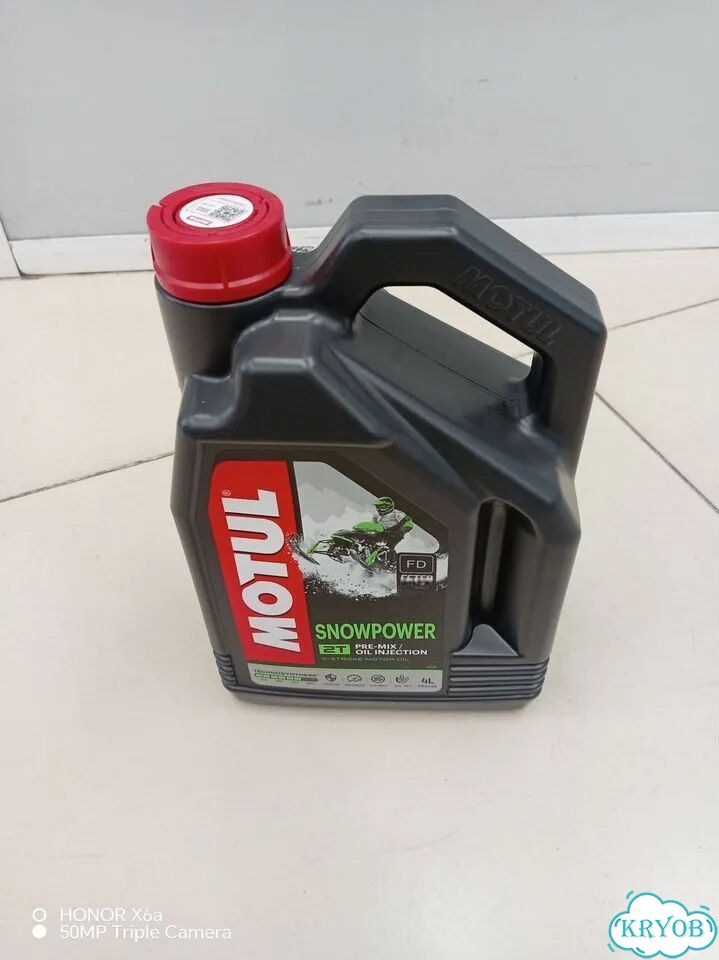 Масло Motul Snowpower 2T 4л фото 1
