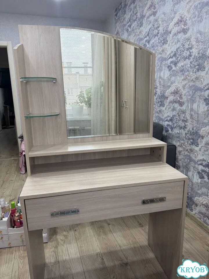 Туалетный столик с зеркалом фото 1