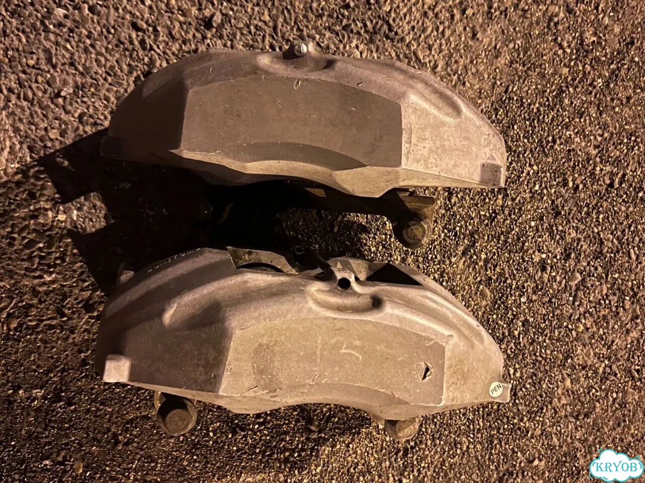 Тормоза 4 поршня. Toyota Camry 50. От Celsior30 фото 1