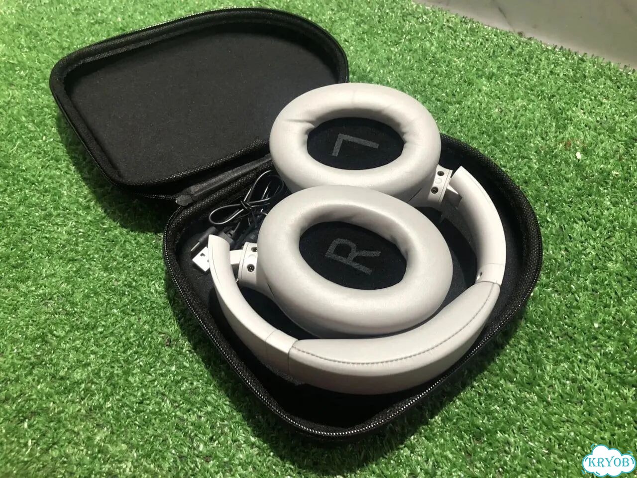 Наушники Sony WH-1000XM4 фото 4
