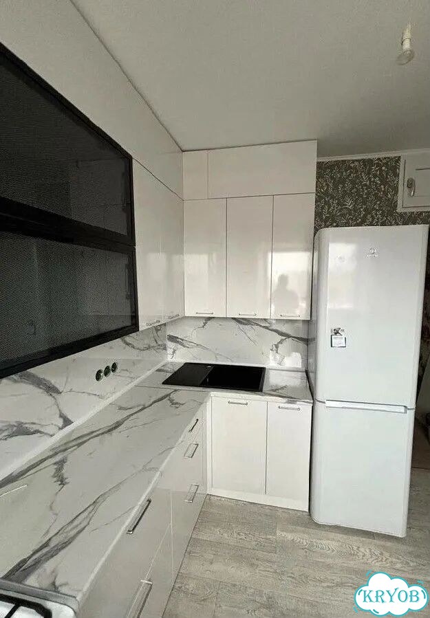 Кухня в потолок со столешницей. Цена за всё фото 2
