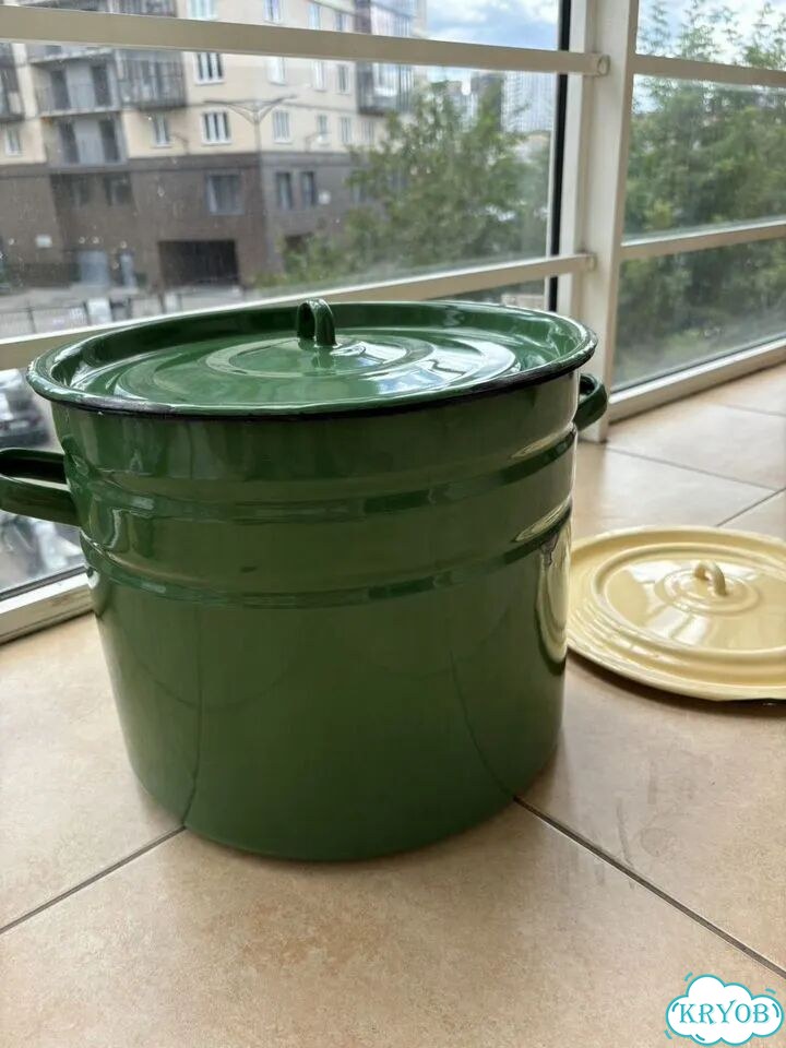 Бак СССР эмалированный 20 л с крышкой и ручками фото 1