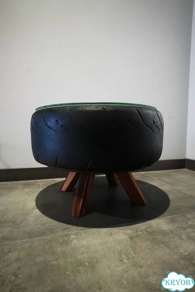 Журнальный столик из гоночного колеса фото 2