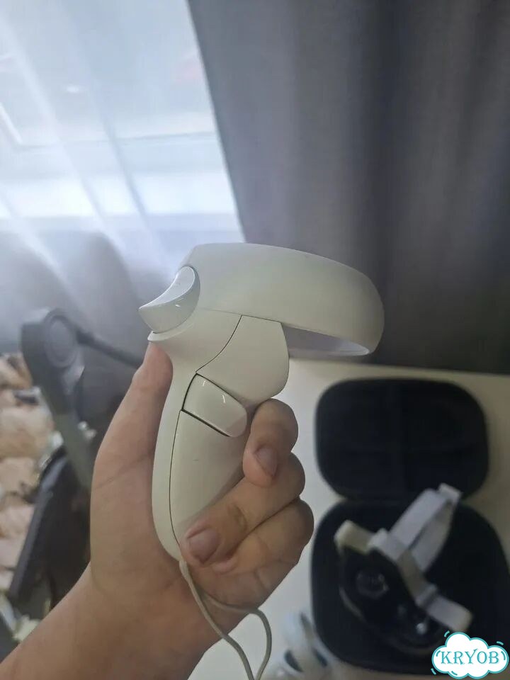 Продам вр очки Oculus qwest 2 124гб б/у фото 2