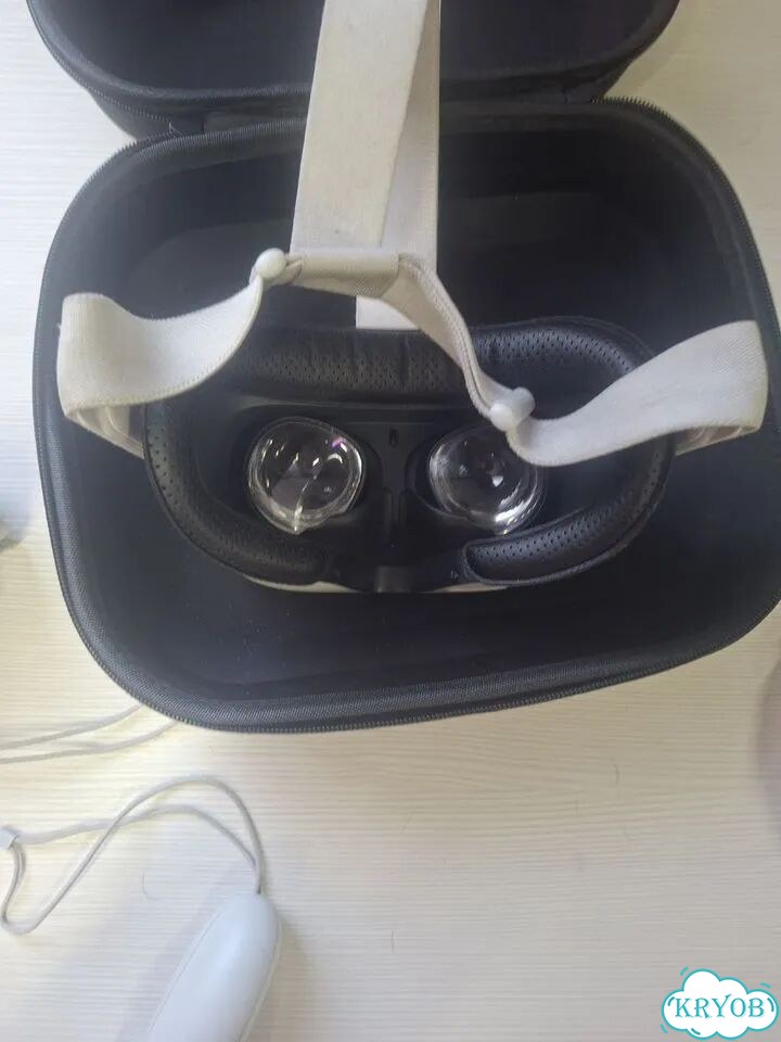 Продам вр очки Oculus qwest 2 124гб б/у фото 4