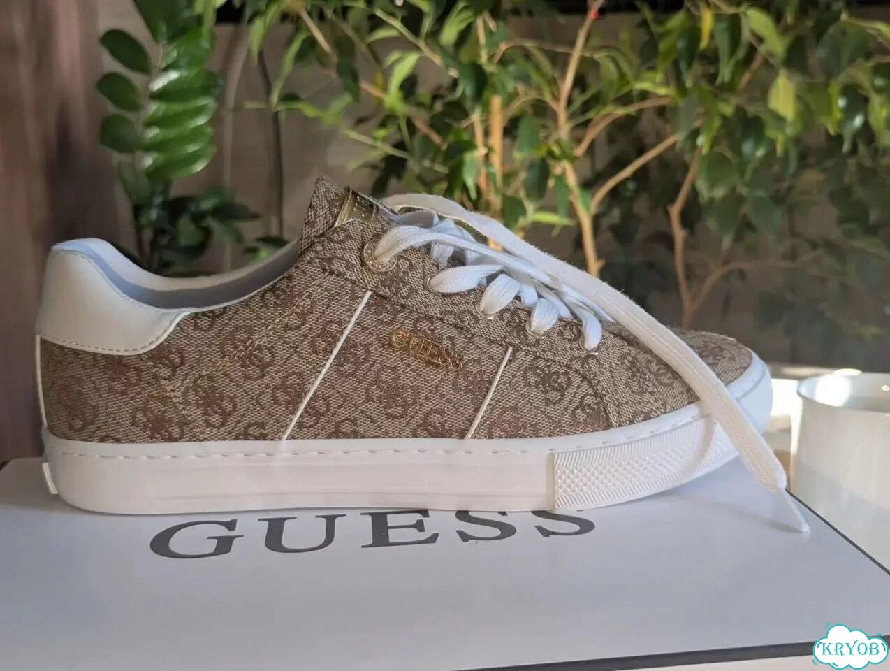 Продам оригинальные, новые кеды Guess фото 2