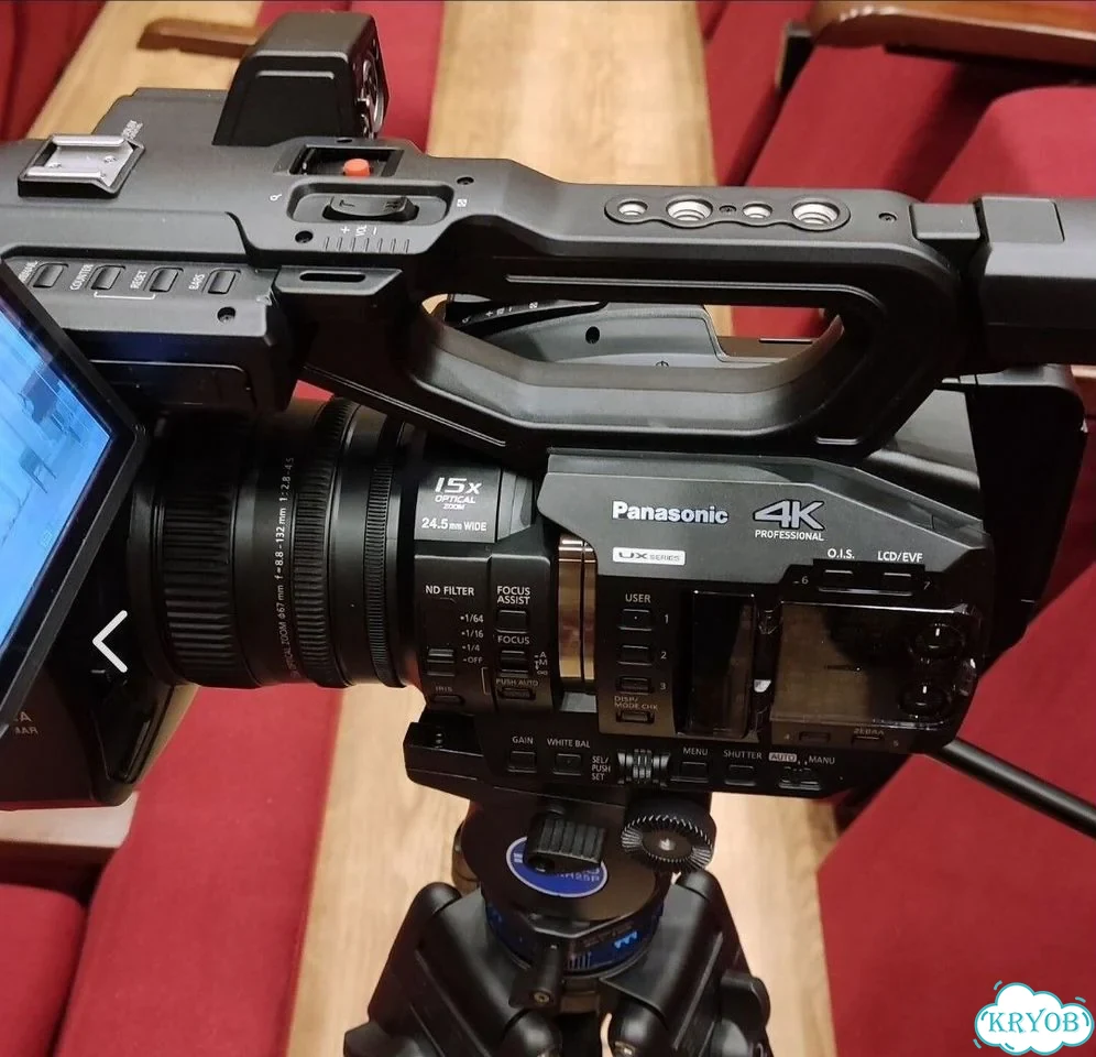 Видеокамера Panasonic AG-UX90 фото 1
