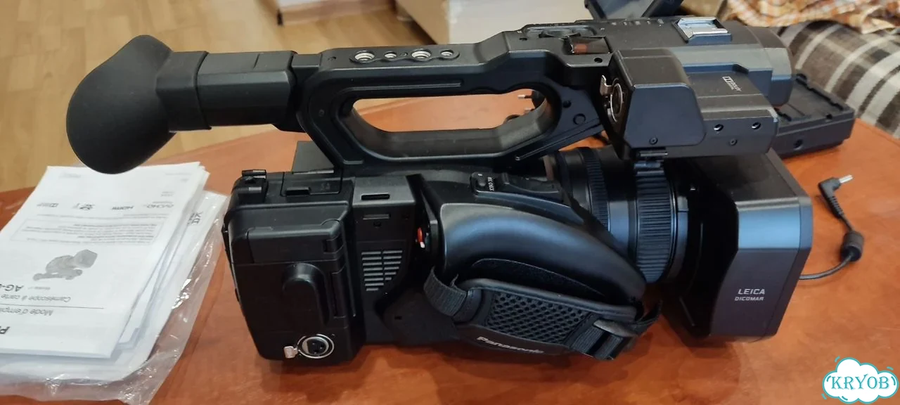 Видеокамера Panasonic AG-UX90 фото 3