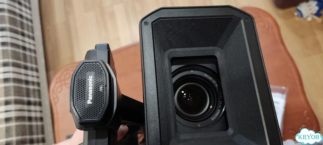 Видеокамера Panasonic AG-UX90 фото 5