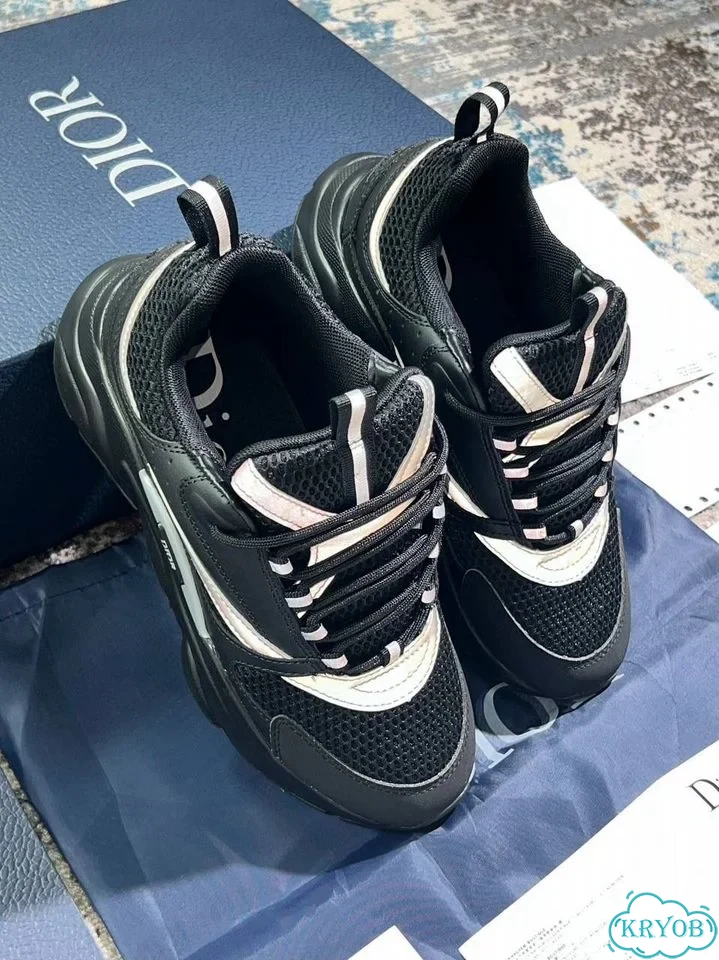 Кроссовки dior b22 на руках фото 4