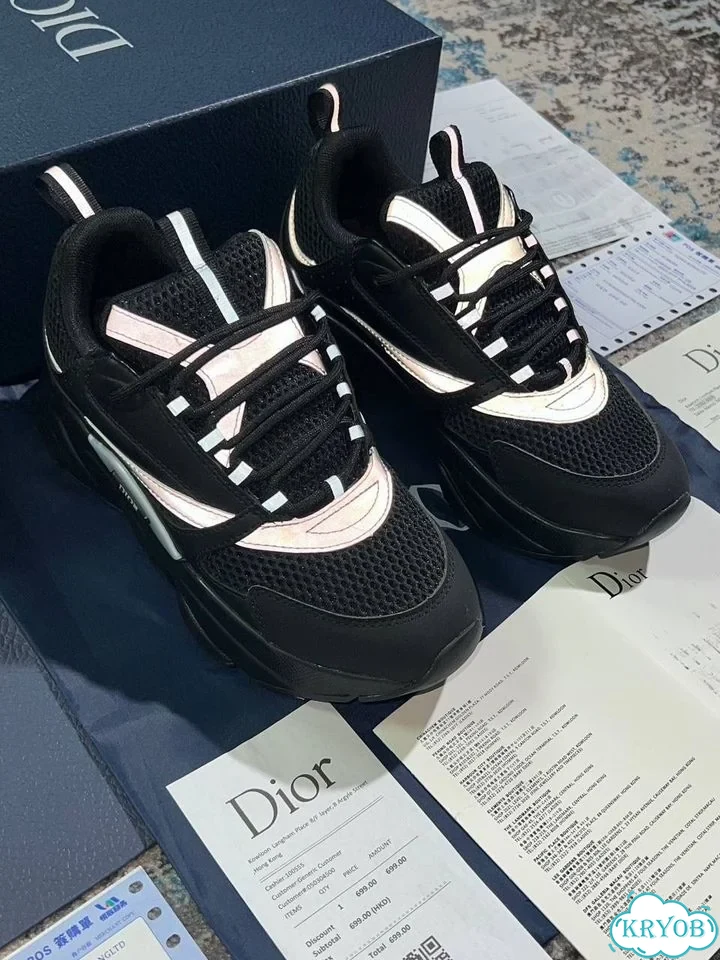 Кроссовки dior b22 на руках фото 9