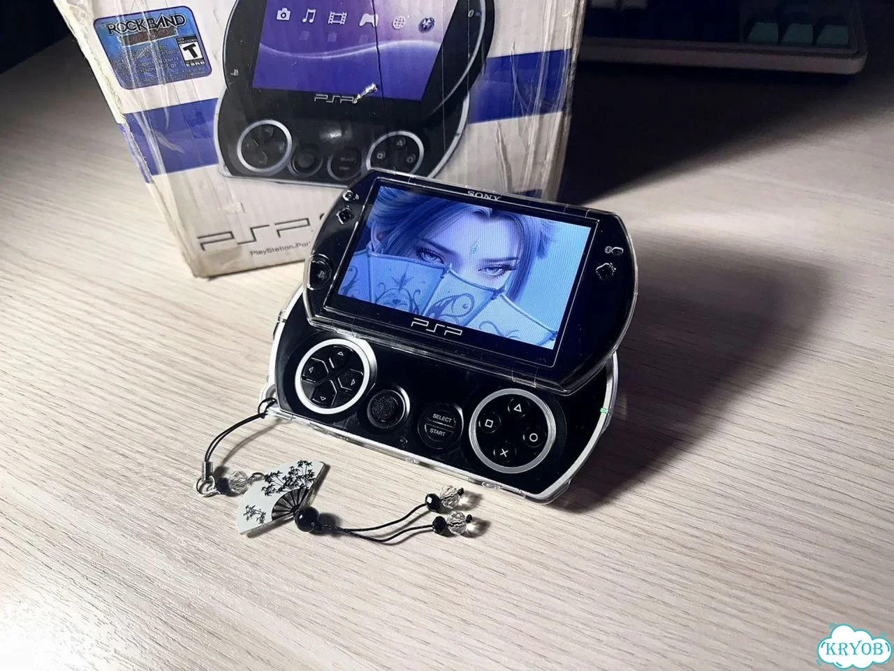 PSP Go Piano Black (черная) прошитая с коробкой фото 1