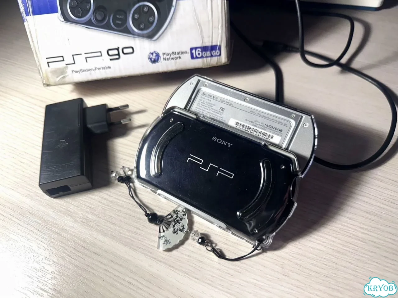 PSP Go Piano Black (черная) прошитая с коробкой фото 10