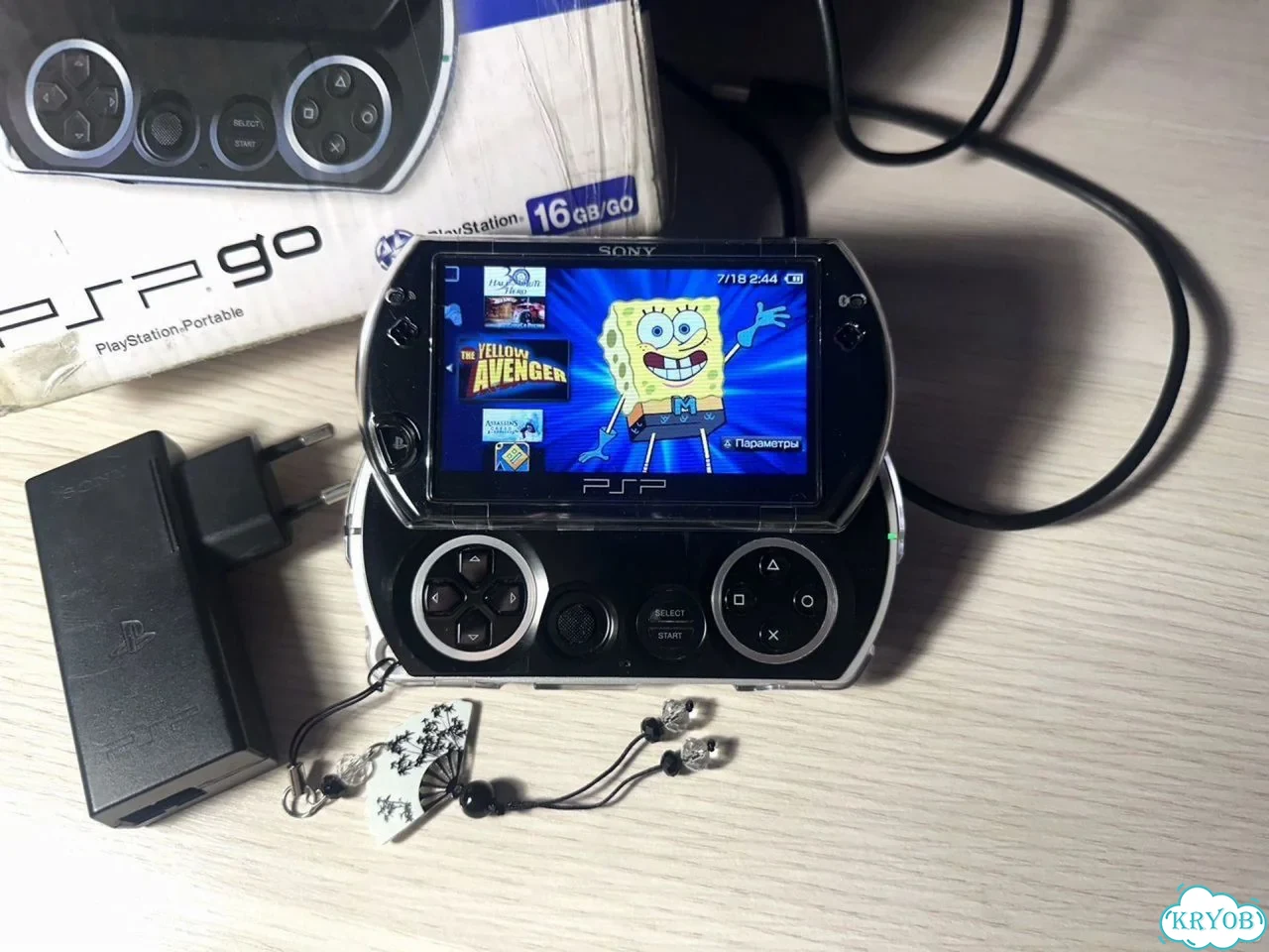 PSP Go Piano Black (черная) прошитая с коробкой фото 4