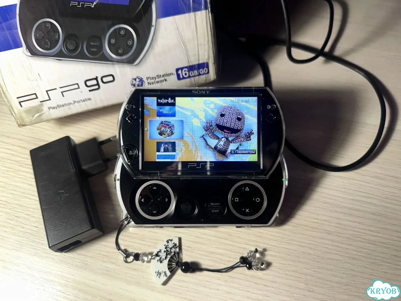 PSP Go Piano Black (черная) прошитая с коробкой фото 5